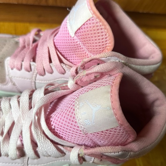 Jordan 1s Mid Digital Pink/ White Pink Foam women 5.5 - Picture 4 of 6